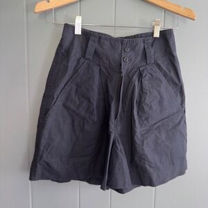 Vintage navy pleated Bermuda shorts Sz 6 Euro summer mom style‎ coastal prep